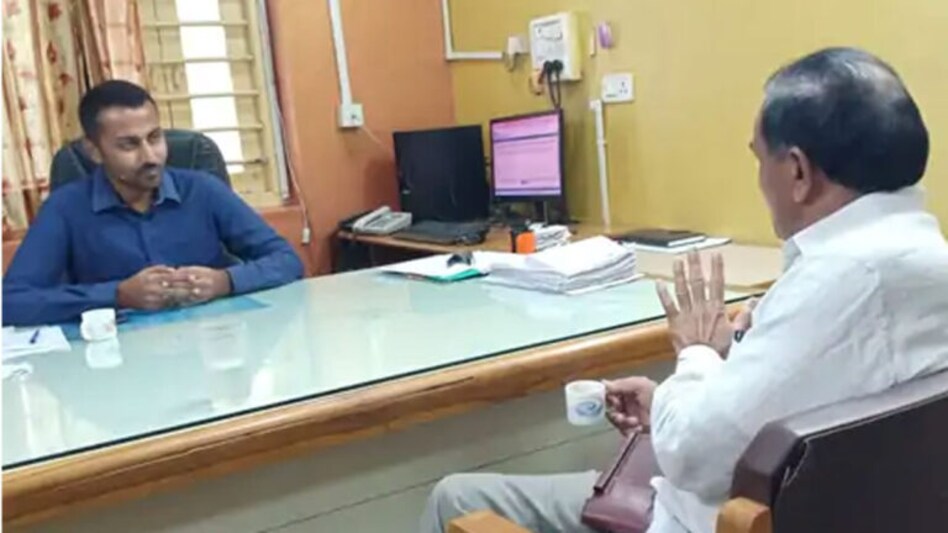 આઉટસોર્સિંગથી લેવાયેલા કોમ્પ્યુટર ઓપરેટરે આચર્યું લાખોનું કૌભાંડ, MLA દ્વારા ઝડપી લેવાયું gujarattak