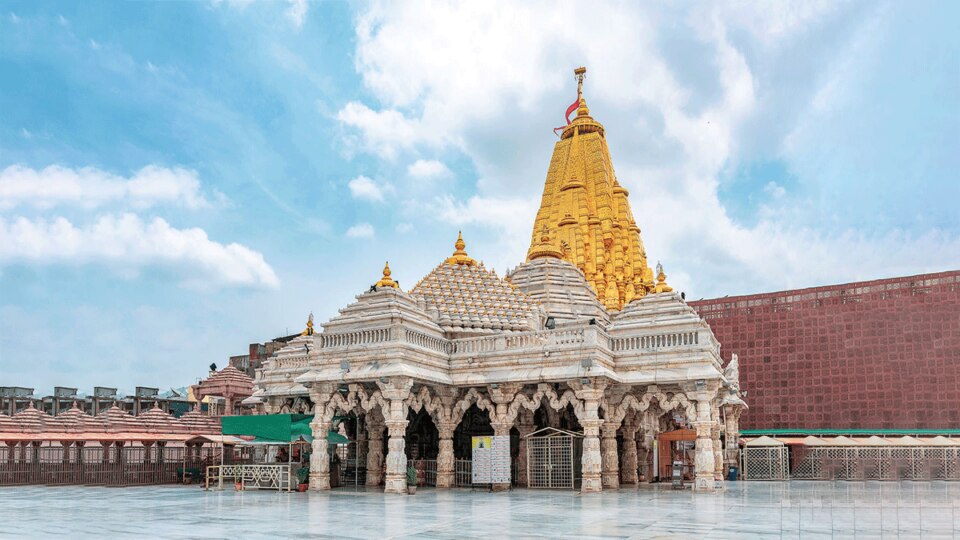 નવરાત્રીમાં અંબાજી માતાને લાખો રૂપિયાનું સોનુ થયું અર્પણ, આંકડો જાણી ચોંકી ઉઠશો gujarattak