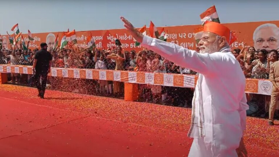 PM મોદીએ કહ્યું દિલ્હીથી અહીંનો રાજકીય ખેલ જોઉં છું, BJP કાર્યકર્તાઓને કોનાથી ચેતવ્યા? જાણો વિગતવાર… gujarattak