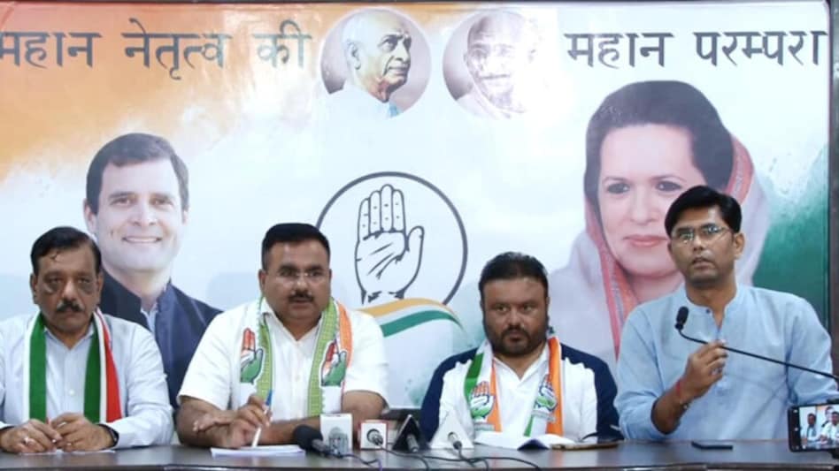 ગૌરવ યાત્રા પર કોંગ્રેસના ભાજપ પર ચાબખા, 84 રૂપિયે ડોલર પહોંચ્યો, શું તેની ગૌરવ યાત્રા લઈ ભાજપ નીકળી છે? gujarattak