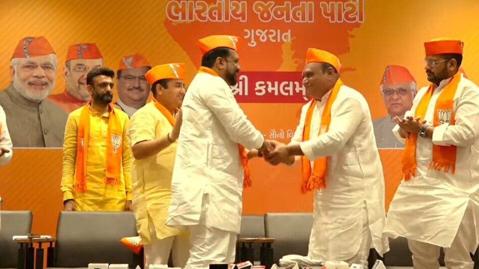 BREAKING: કોંગ્રેસના હર્ષદ રિબડીયા હવે ભાજપના થયા, કમલમમાં સમર્થકો સાથે કેસરીયો ધારણ કર્યો gujarattak