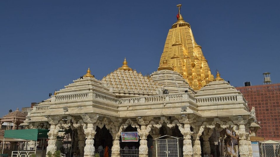આજે ખંડગ્રાસ સૂર્યગ્રહણ: અંબાજી, પાવાગઢ સહિત આ મંદિરોના દ્વાર ભક્તો માટે સાંજે 7 વાગ્યા સુધી બંધ રહેશે gujarattak