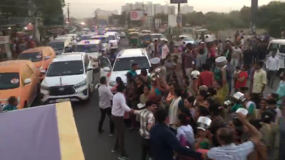 ગૌરવ યાત્રાનો વિરોધ: પાણી મુદ્દે મહિલાઓએ વાસણ વગાડ્યા, AAPએ કહ્યું, આ છે BJPનું ગુજરાત મોડલ gujarattak