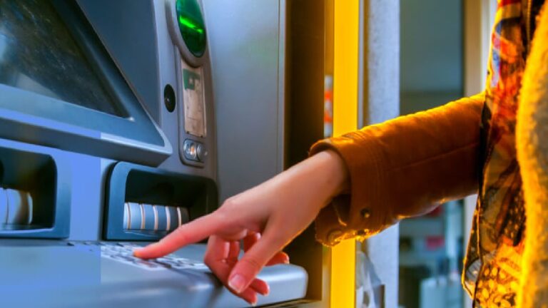 ATM બંધ થવાનું છે એવો ફોન આવે એટલે સમજી જજો લગભગ ફ્રોડ છે, જાણો કેવી રીતે સતર્ક રહેવું gujarattak