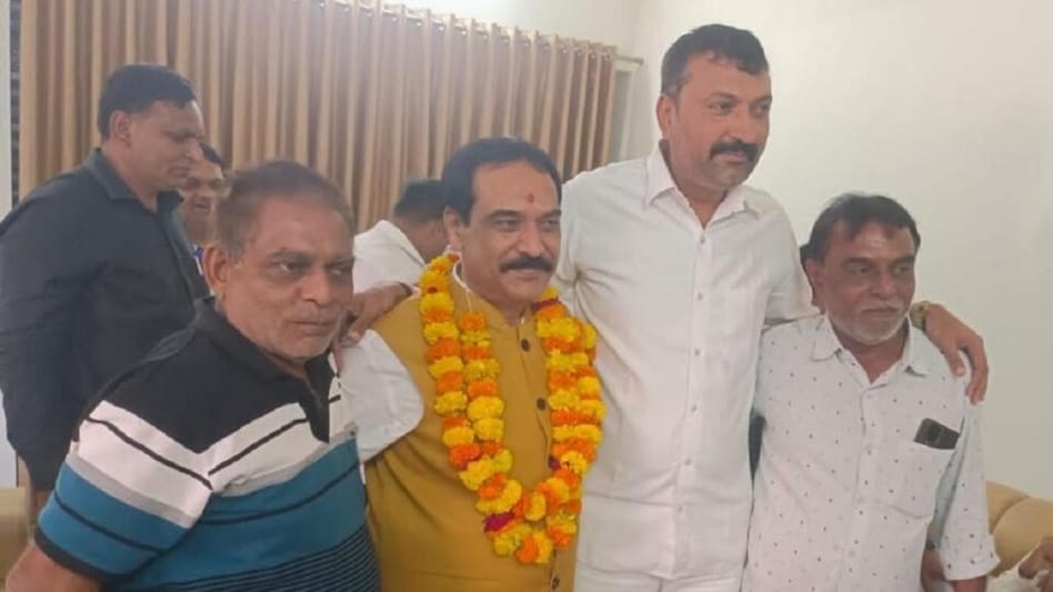 લો બોલો! BJP છોડી અપક્ષથી ઉમેદવારી નોંધાવનારા નેતાને ભાજપના જ નેતાઓએ શુભેચ્છા પાઠવી gujarattak