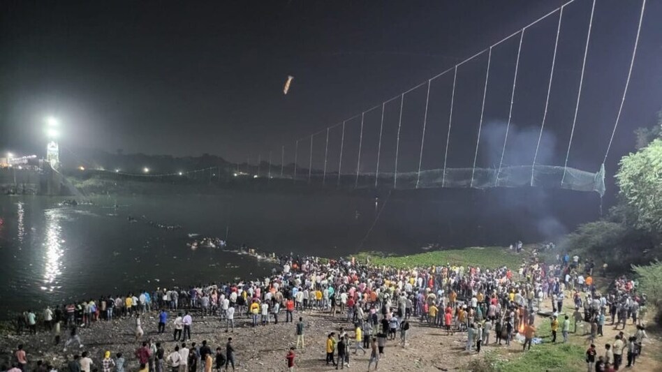 મોરબી દુર્ઘટના: મૃતકોના પરિજનોએ ખખડાવ્યા સુપ્રીમ કોર્ટના દ્વાર, કહ્યું- સરકારની તપાસ પર ભરોસો નહીં gujarattak