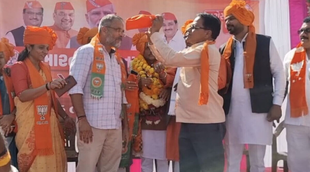 ચૂંટણી ગમે તે કરાવે: સસ્પેન્ડ કરાયેલા નેતાઓને ફરી ભાજપમાં લેવાની હોડ લાગી gujarattak
