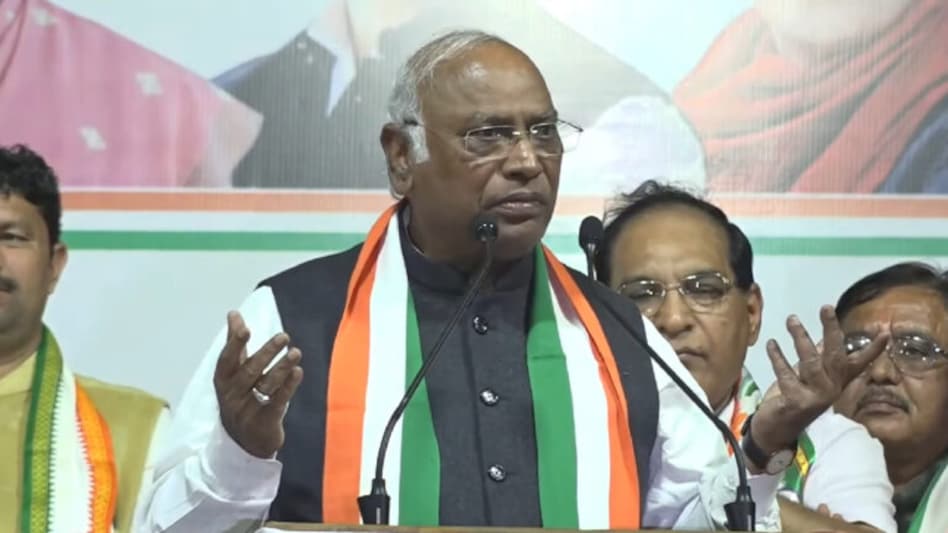 મહેસાણામાં કોંગ્રેસના મલ્લિકાર્જુનની જંગી સભાઃ કહ્યું- 2 કરોડ નોકરીનું શું થયું?’ gujarattak