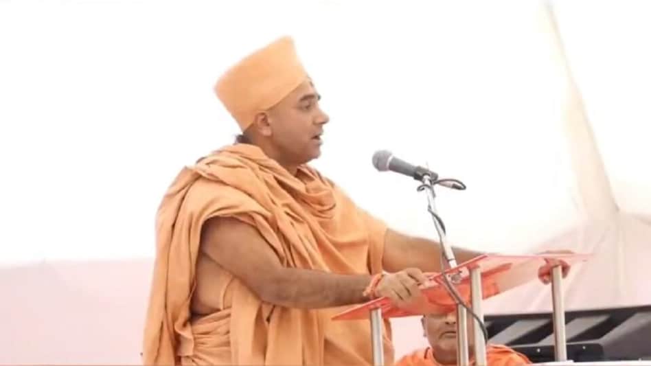 ‘રસ્તો ન બન્યો, લાઈટ ગઇ એમાં ન પડવું, આંખ મીંચીને ભાજપને મત આપજો’ નૌતમ સ્વામીનો વીડિયો વાયરલ gujarattak
