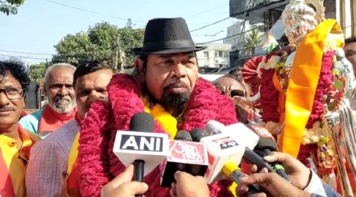 પાટીલના સમજાવવા છતાં ધરાર ન માન્યા મધુ શ્રીવાસ્તવ, કાર્યકર્તાઓ સાથે અપક્ષથી ફોર્મ ભરવા નીકળ્યા gujarattak