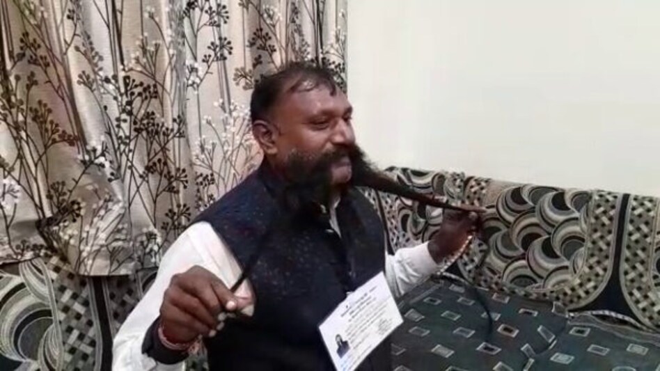 અપક્ષ ઉમેદવાર પોતાના મુદ્દાથી નહીં મૂછોથી આવ્યો ચર્ચામાં! જાણો આ ચૂંટણીનો રસપ્રદ કિસ્સો…. vlcsnap-2022-11-28-15h00m14s398