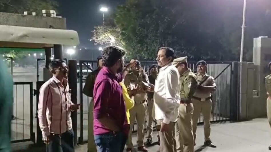 ભાવનગરઃ સ્ટ્રોંગ રૂમના સીલ બાબતે ઉમેદવારે વ્યક્ત કરી શંકા, કલેક્ટરે જાણો શું કહ્યું gujarattak