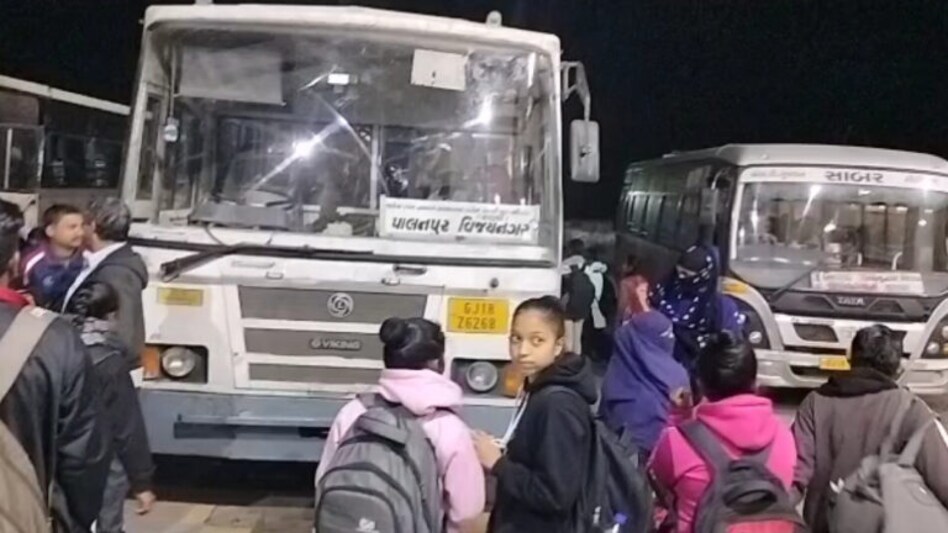 ભીલોડા ST તંત્ર માણસાઈ પણ ન રાખી શક્યું, 80 વિદ્યાર્થીઓ રાત્રે અટવાયા- Video gujarattak