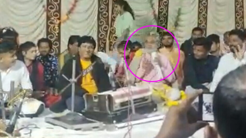 પંચમહાલઃ ભાજપ ઉમેદવારે પરિણામ પહેલા ડાયરામાં આખી રાત મન મુકી કર્યો જમાવડો, જુઓ તેમની ગાયકી gujarattak