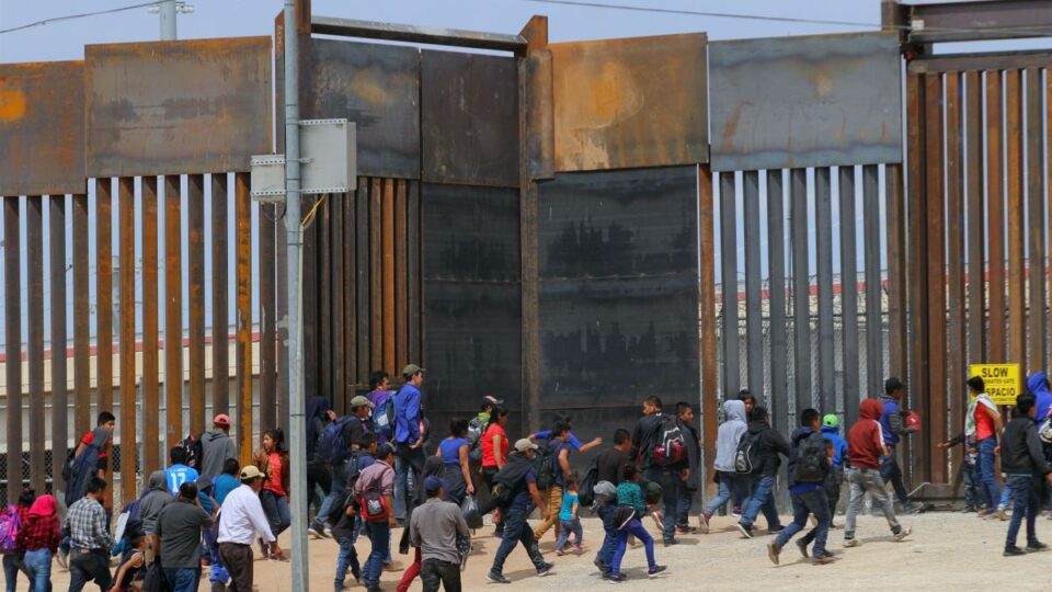 US ઘુસવાની લ્હાયમાં વધુ એક ગુજરાતી પરિવારનો માળો વિખેરાયો, કલોલના યુવકનું મોત, પત્ની-બાળક ગંભીર gujarattak