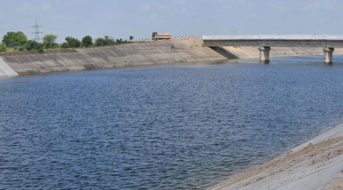 Nadiad માં આખા પરિવારે કેનાલમાં પડતું મુક્યું, યુવાનને બચાવી લેવાયો gujarattak