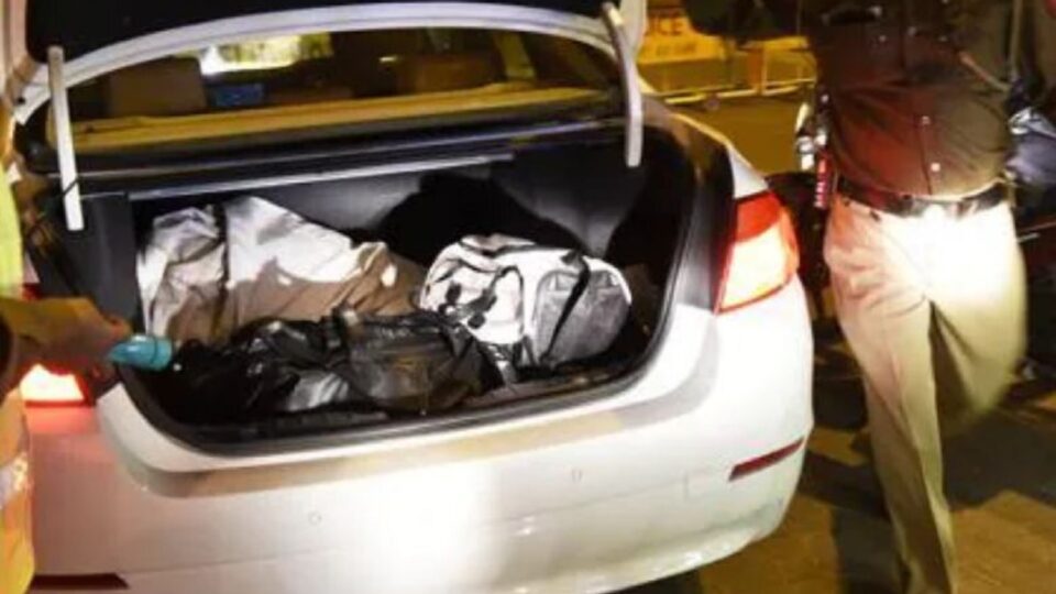 અમદાવાદમાં કારમાં દારૂની બોટલો સાથે ‘આપ’ના હાર્દિક પટેલની ધરપકડ gujarattak