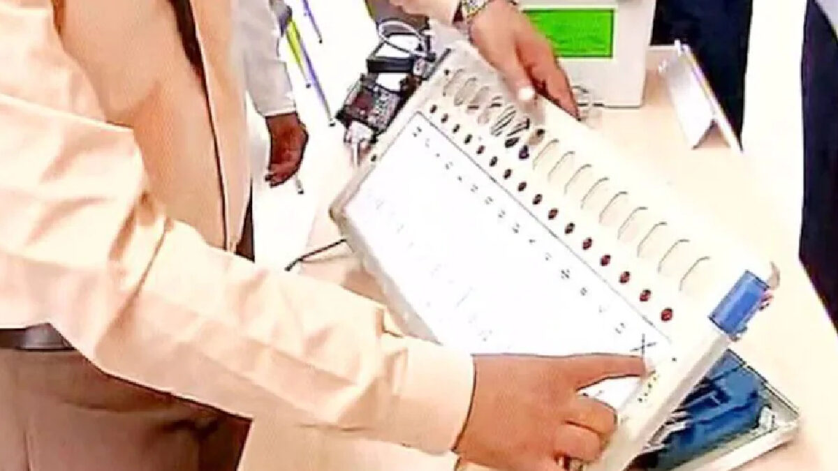 બીજા તબક્કાના મતદાન માટે આજે પ્રચાર પડઘમ થશે શાંત, ઉમેદવાર ઘરે ઘરે જોવા મળશે gujarattak