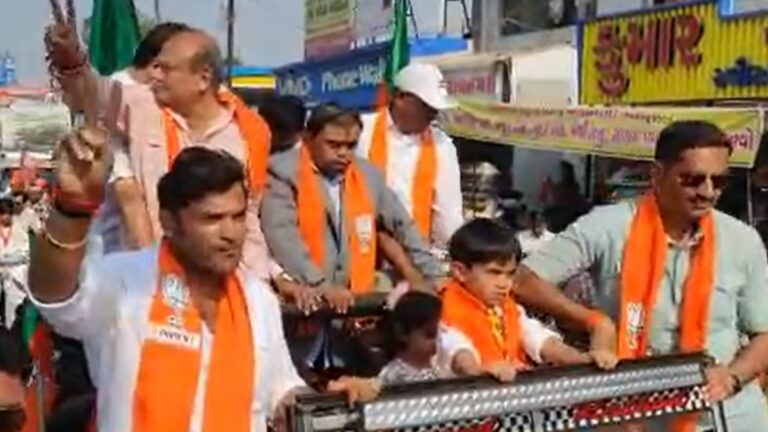 ‘કમો’ ફરી આવ્યો ‘કમળ’ના સમર્થનમાં, હાલોલમાં BJPની રેલીમાં જોડાતા થઈ જોવાજેવી… gujarattak