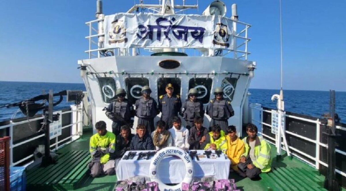 કોસ્ટ ગાર્ડ અને ATSનું મોટું ઓપરેશન, ડ્રગ્સ માફિયા ‘ને હથિયારોની હેરાફેરીનો પર્દાફાશ gujarattak