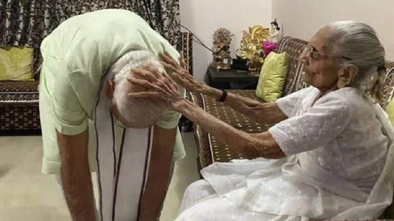 પીએમ મોદી શિક્ષકો સાથે તેમના માતાનું સન્માન કરવા માંગતા હતા, જાણો હીરા બાએ કેમ ના પાડી હતી gujarattak