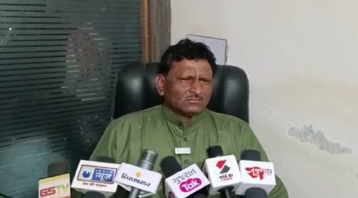 ફાટેલા કપડે જંગલમાંથી મળી આવ્યા MLA, ચૂંટણી પંચે કહ્યું તત્કાલ રિપોર્ટ રજુ કરવામાં આવે gujarattak