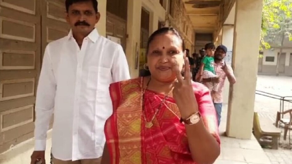 સાંસદ ગીતાબેન રાઠવાએ કવાટ ખાતે કર્યું મતદાન, તમામ બેઠકો જીતનો આશાવદ વ્યક્ત કર્યો gujarattak