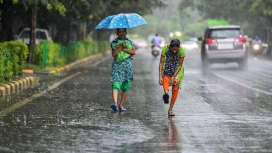ગુજરાતમાં ક્યાંક ઠંડી તો ક્યાંક વરસાદી ઝાપટા પડ્યા, જાણો આજે પલટાયેલા હવામાનનો મિજાજ gujarattak
