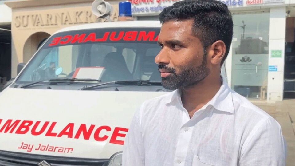 PM ના રોડ શોમાં ફસાયેલી AMBULANCE ના ડ્રાઇવરે જાણો શું કહ્યું? gujarattak