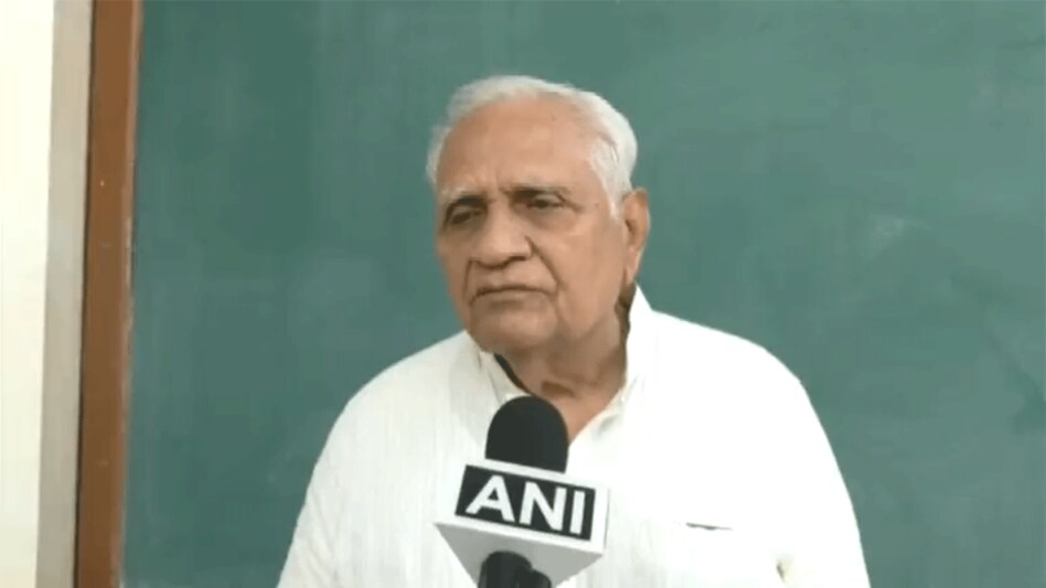 PM પહેલીવાર પોતાના મોટાભાઇના ઘરે પહોંચ્યા, કાનમાં કહી એક મહત્વની વાત gujarattak