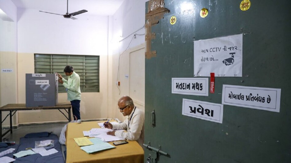 ગુજરાત ચૂંટણી: બીજા તબક્કાનું વોટિંગ 5 વાગ્યા પછી 6.50 ટકા વધી ગયું! ચૂંટણી પંચે કરી સ્પષ્ટતા gujarattak