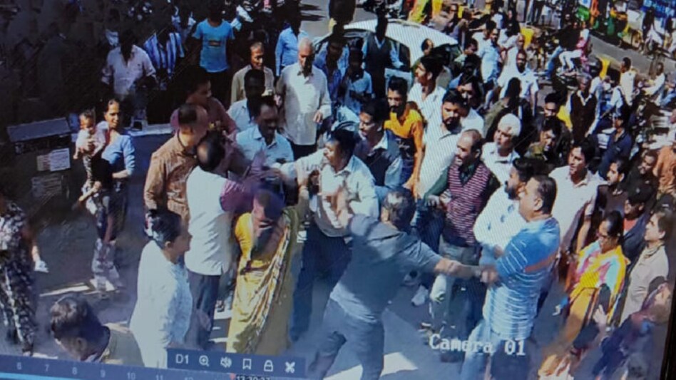 અમદાવાદમાં નિકોલના કોર્પોરેટરને લોકોએ માર માર્યાના CCTV આવ્યા સામે- જુઓ gujarattak