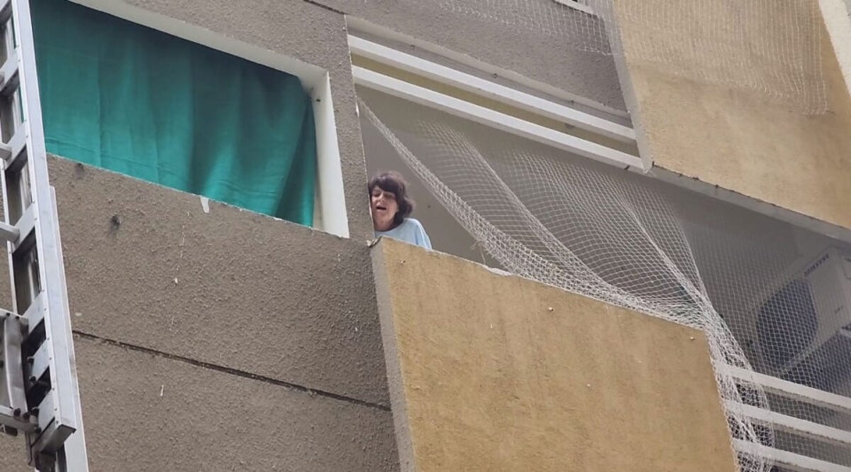 બ્રાઝિલિયન વૃદ્ધ મહિલા ગેલેરીમાં ફસાયા અને નડિયાદ ફાયર દોડતી થઇ gujarattak