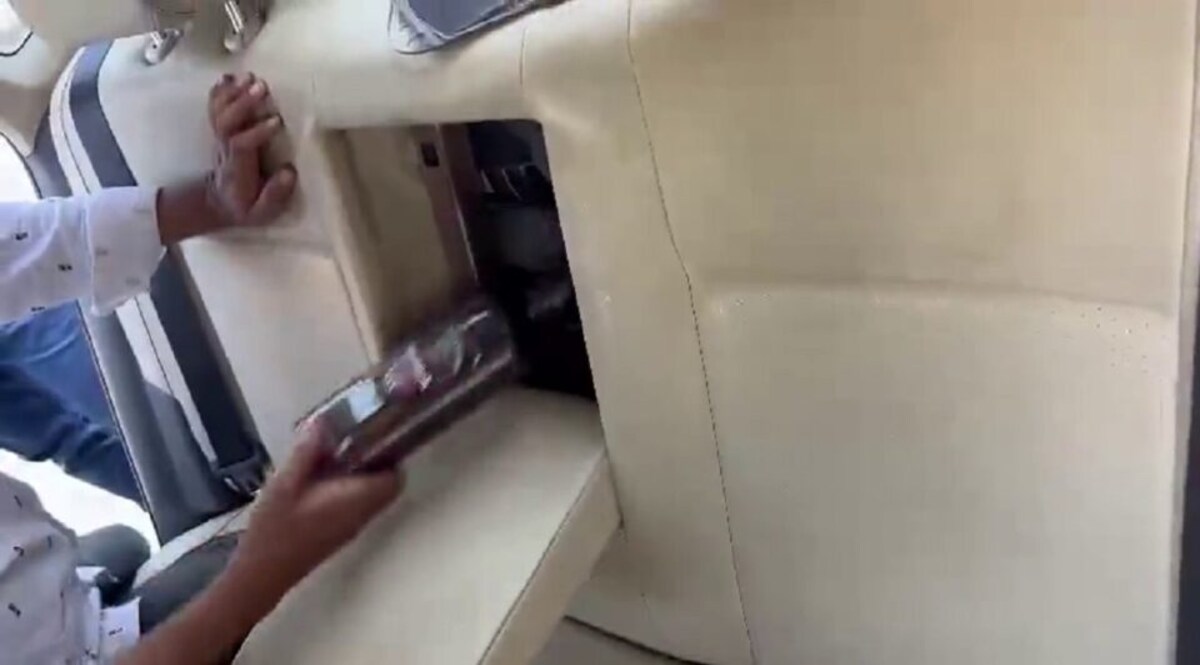 VIDEO: બુટલેગરે કારની સીટમાં ચોરખાનું બનાવ્યું, એક બાદ એક દારૂની બોટલો નીકળતી જોઈ પોલીસ ચોંકી ગઈ gujarattak