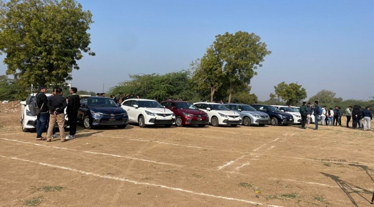 બોસ હોય તો આવા! દુનિયાભરમાં છટણીના દોર વચ્ચે અમદાવાદની કંપનીએ કર્મચારીઓને કાર ગિફ્ટ કરી gujarattak