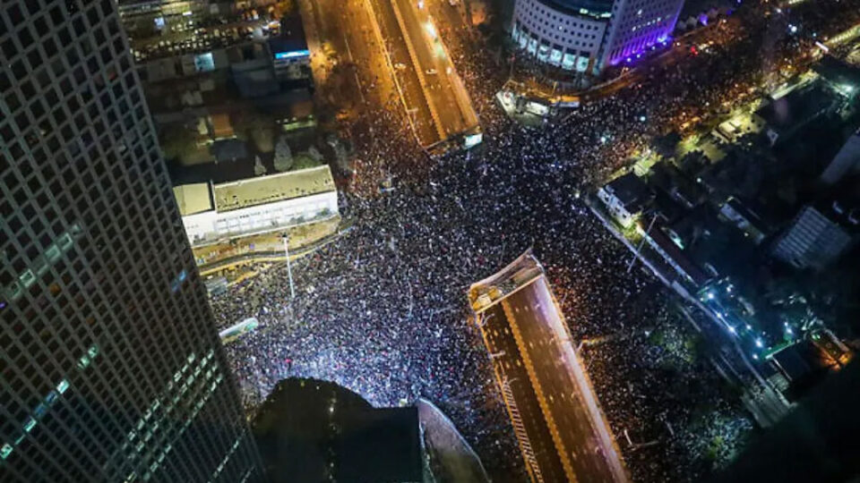 PM નેતન્યાહૂ વિરુદ્ધ રસ્તા પર ઉતર્યા લાખો લોકો, ઇઝરાયલમાં સૌથી મોટુ પ્રદર્શન gujarattak