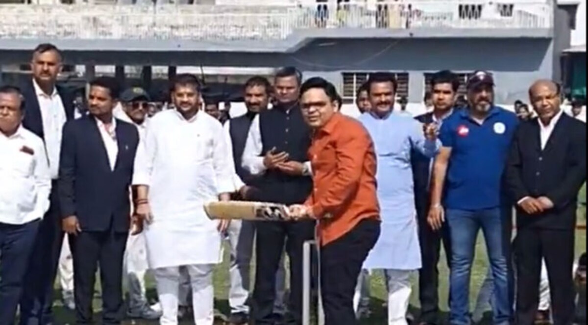 JAY SHAH ક્રિકેટ પર હાથ અજમાવ્યો, બેક ફૂટ પર આવીને ફટકારી ક્લાસીક કટ gujarattak