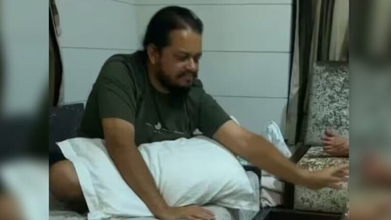 જુનાગઢના રાજ ભારતી બાપુના લોકરમાંથી મળી આવ્યા બંદૂકના કાર્ટિઝઃ કોલ રેકોર્ડિંગ ચેક કરાયા gujarattak