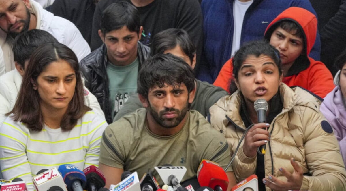Wrestler Protest કુશ્તી સંઘના ‘દંગલ’ને ઉકેલવા ખેલમંત્રીના ઘરે ભેગા થયા પહેલવાનો, ઠાકુરને કરી આવી ફરિયાદો gujarattak