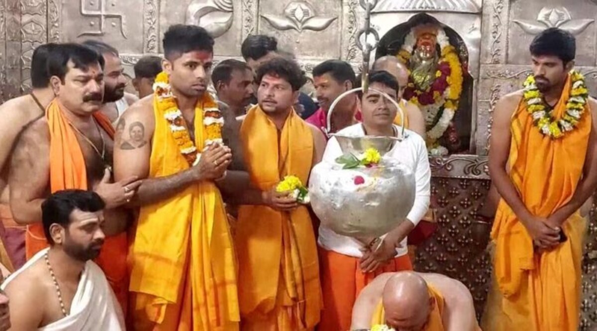 ભારતીય ક્રિકેટરો ઉજ્જૈનમાં મહાકાલના દરબારમાં પહોંચ્યા, Rishabh Pant માટે કરી પ્રાર્થના gujarattak