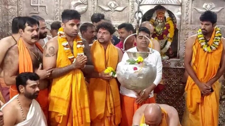ભારતીય ક્રિકેટરો ઉજ્જૈનમાં મહાકાલના દરબારમાં પહોંચ્યા, Rishabh Pant માટે કરી પ્રાર્થના gujarattak