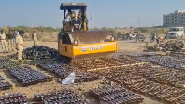 રૂ.70 લાખથી વધુના વિદેશી દારૂના જથ્થાનો નાશ કરાયો, બુલડોઝર ફેરવી પોલીસે કરી કાર્યવાહી gujarattak