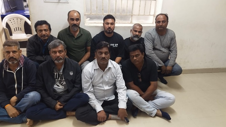 મહેમદાવાદના વિરોલમાં દારૂની મહેફિલ સાથે થઈ રહી હતી જન્મદિવસની ઉજવણી, પોલીસે પાડી રેડ gujarattak