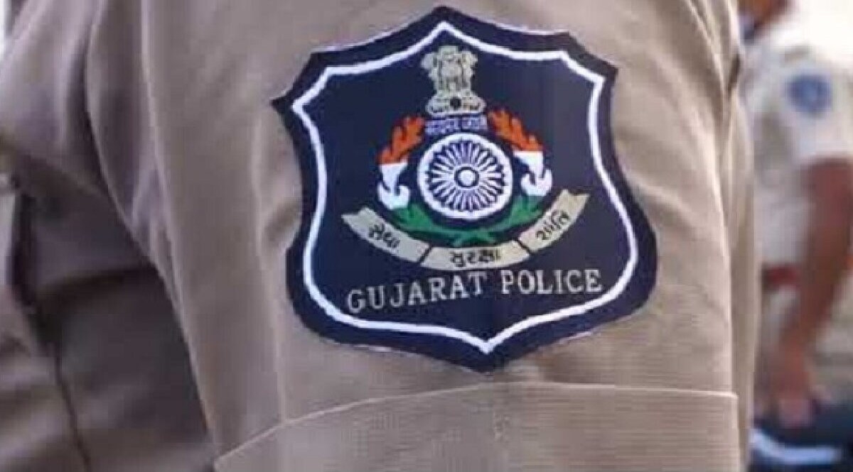 લ્યો બોલો, દારૂની હેરાફેરી કરતાં પોલીસ કોન્સ્ટેબલ ઝડપાયો, દારૂબંધી સામે ફરી ઉઠયા સવાલ gujarattak