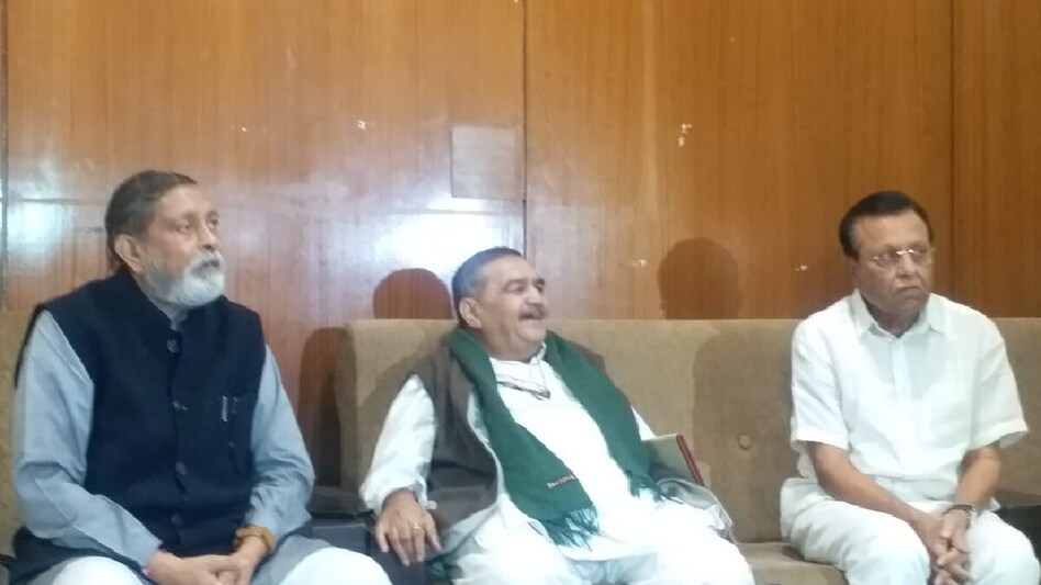 ગાંધીનગર ખાતે પૂર્વ ધારાસભ્ય કાઉન્સિલની મળી બેઠક, સરકાર સામે લડી લેવા રણનીતિ ઘડી gujarattak