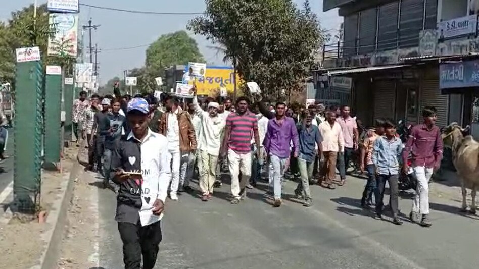 બોટાદમાં થયેલી બાળકીની દૂષ્કર્મ-હત્યાના પડઘા અમરેલીમાં પડ્યા, દેવીપુજક સમાજે સૂત્રોચ્ચાર સાથે રેલી યોજી આવેદન પત્ર પાઠવ્યું gujarattak