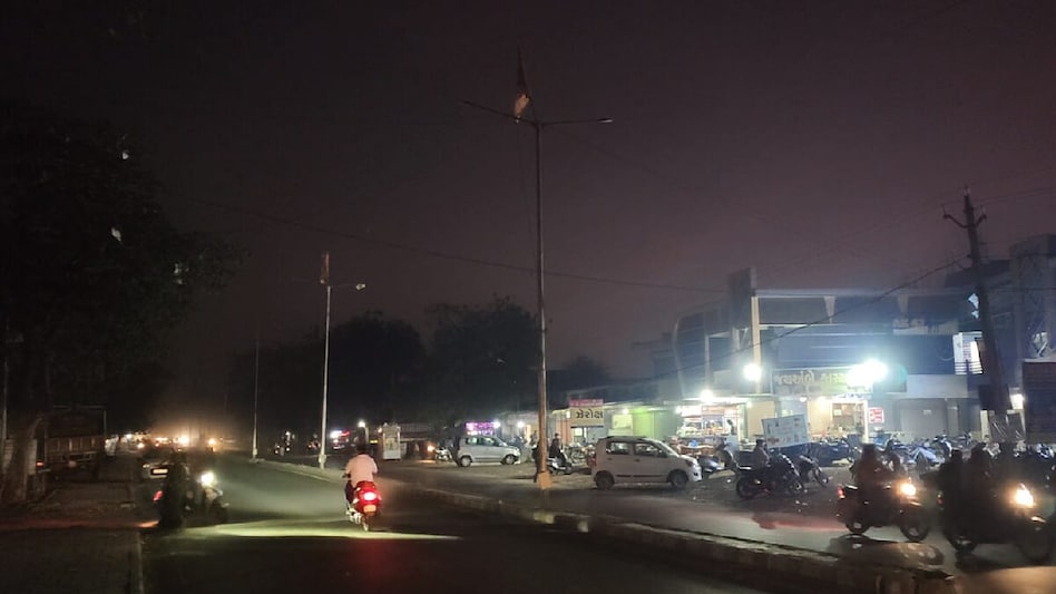 લ્યો બોલો, મહેમદાવાદ નગરપાલિકાની અણઘટ વહીવટને કારણે 1 લાખ લોકો અંધારામાં રહેવા મજબૂર બન્યા મહેમદાબાદમાં અંધારું