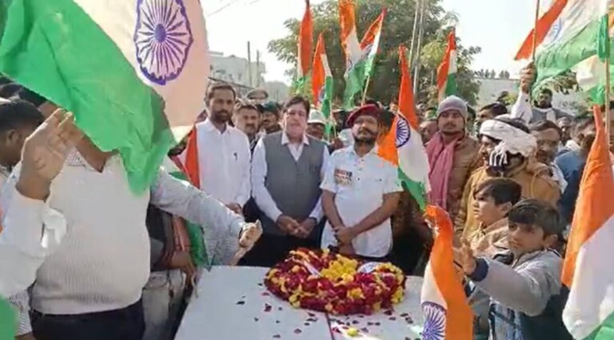 અમરેલીના શહીદ જવાનની અંતિમ યાત્રામાં જનમેદની ઉમટી, ગામમાં શોકનો માહોલ gujarattak