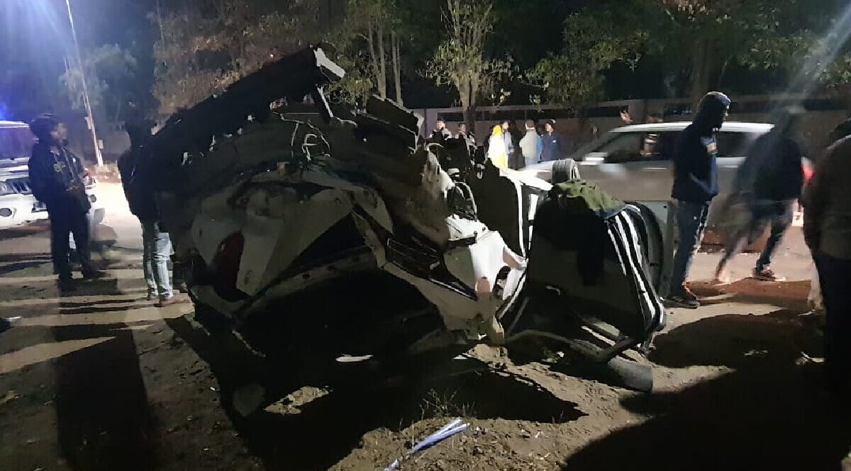 ગાંધીનગરના રાયસણ BAPS સ્કૂલ નજીક સર્જાયો કારનો ગંભીર અકસ્માત, બે મિત્રોના ઘટના સ્થળે જ મોત gujarattak