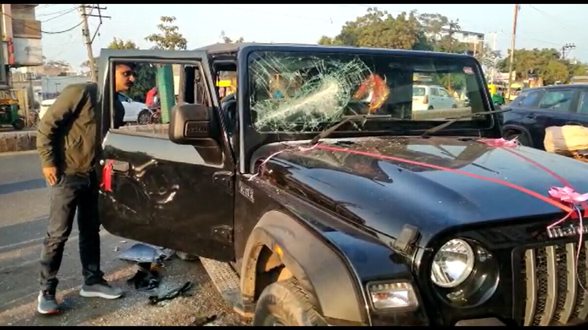 જામનગરમાં લુખ્ખા તત્વો બન્યા બેફામ, સરાજાહેર હથિયારો વડે દુકાનદાર પર કર્યો હુમલો gujarattak